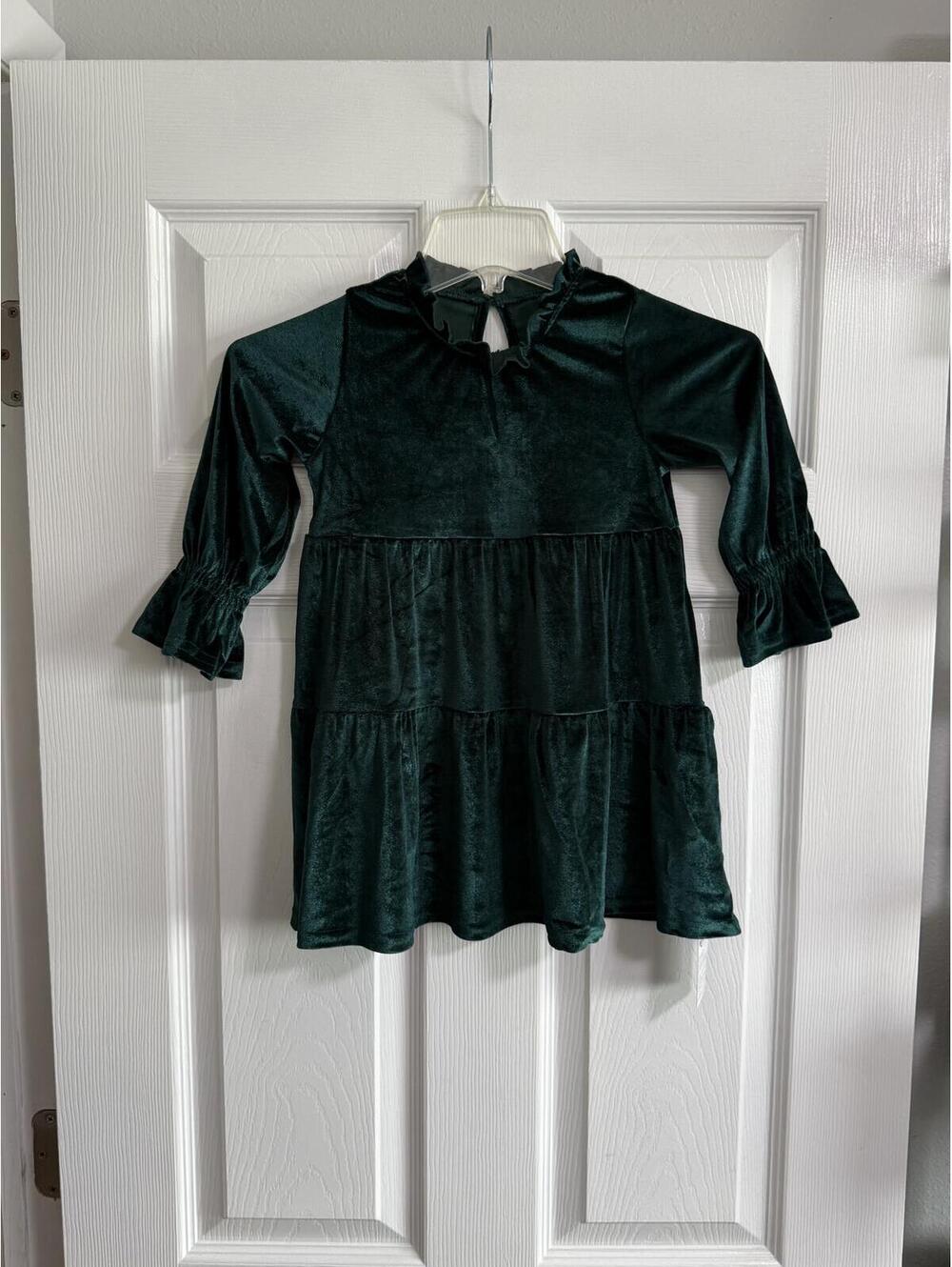 Girls’ Dark Green Velvet Tiered Dress with Ruffle Sleeves (3–4T)